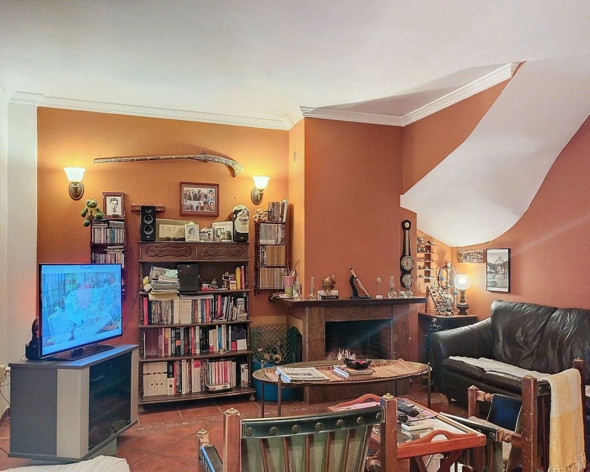 4 quarto Moradia Geminada para venda em La Sierrezuela com piscina garagem - 525 000 € (Ref: 9568343)