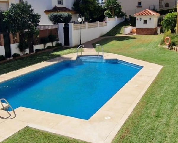 Pareado de 4 habitaciones en La Sierrezuela, Mijas en venta con piscina garaje - 525.000 € (Ref: 9568343)