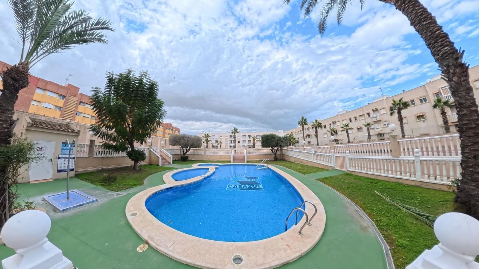 2 soverom Leilighet til salgs i Torrevieja med svømmebasseng - € 149 900 (Ref: 9570963)