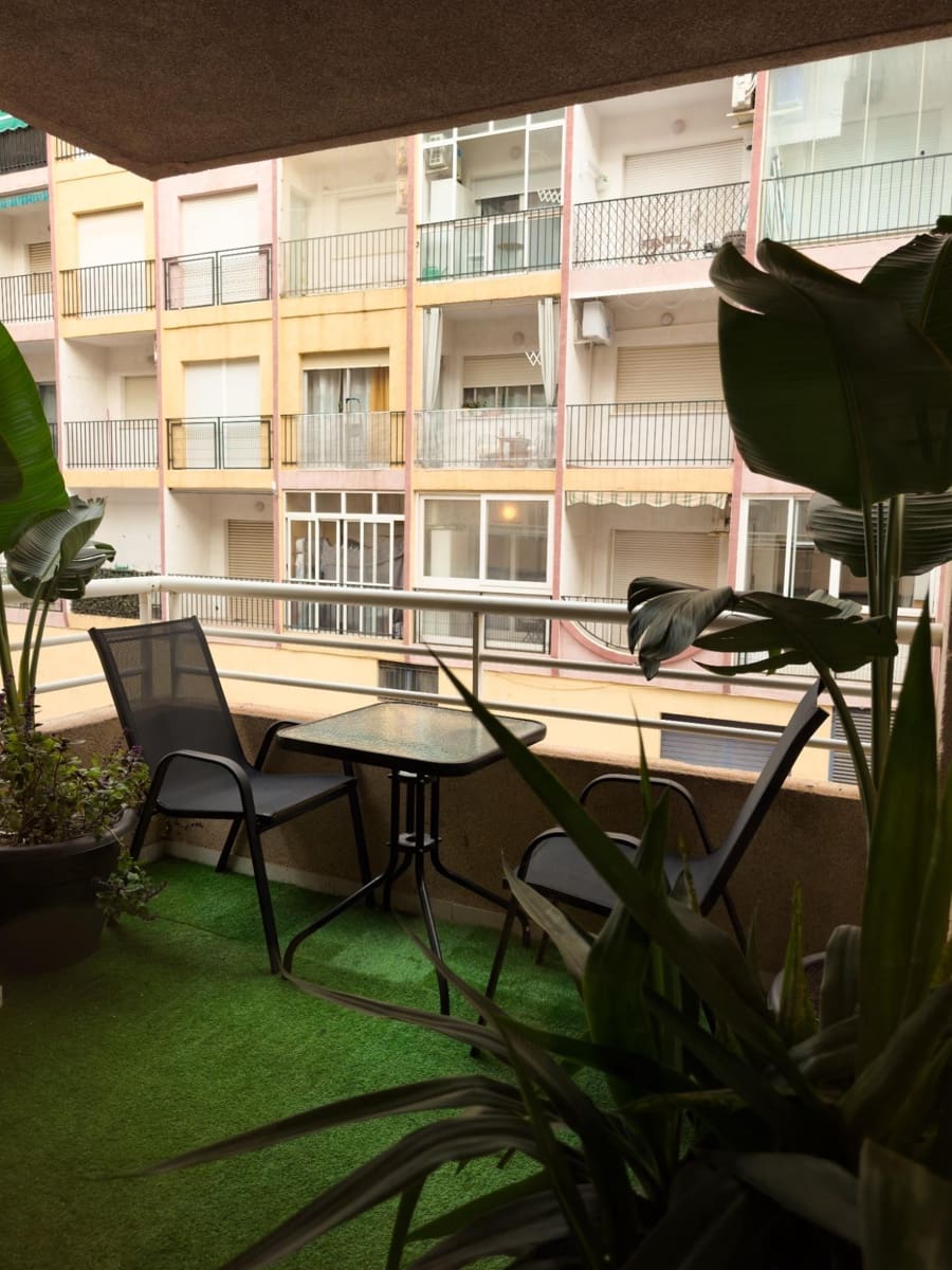 2 makuuhuone Asunto myytävänä paikassa Torrevieja - 199 900 € (Ref: 9574448)