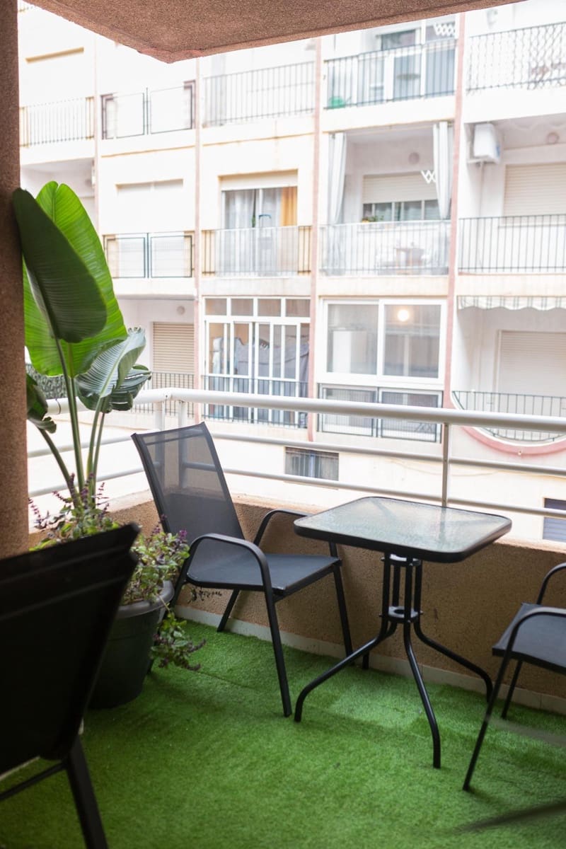 2 makuuhuone Asunto myytävänä paikassa Torrevieja - 199 900 € (Ref: 9574448)