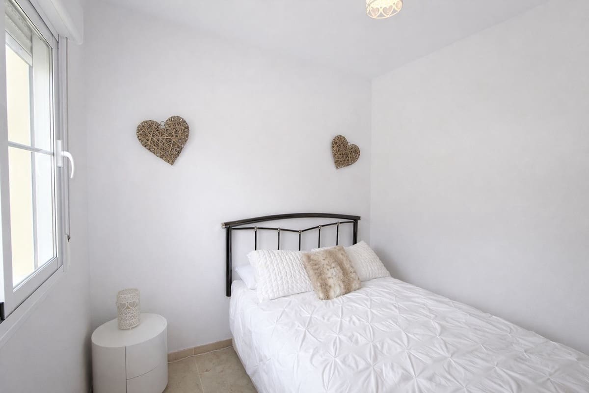 Ático de 2 habitaciones en Benalmádena en venta - 375.000 € (Ref: 9576561)