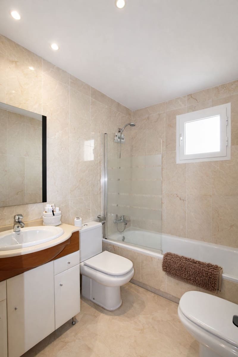 Ático de 2 habitaciones en Benalmádena en venta - 375.000 € (Ref: 9576561)