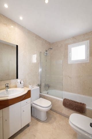 Ático de 2 habitaciones en Benalmádena pueblo, Benalmádena en venta - 375.000 € (Ref: 9576561)