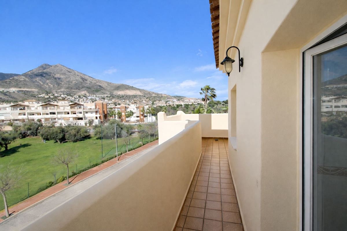 Ático de 2 habitaciones en Benalmádena en venta - 375.000 € (Ref: 9576561)