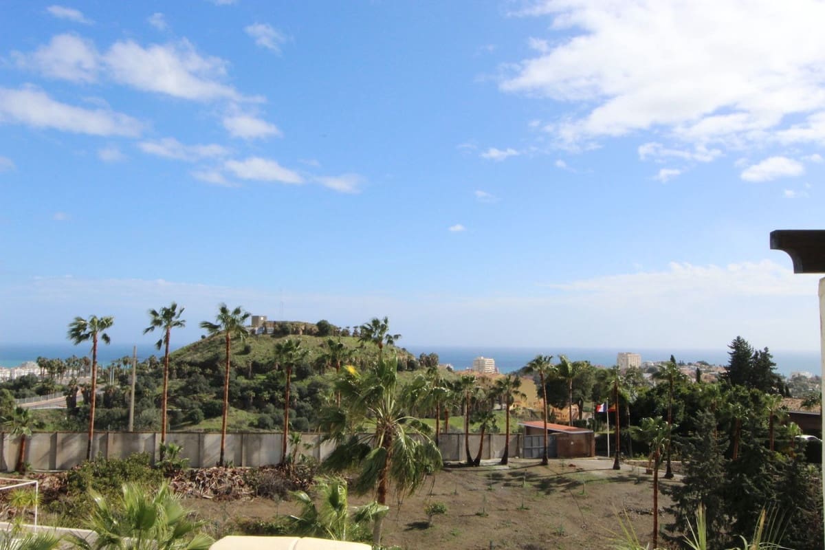 Ático de 2 habitaciones en Benalmádena en venta - 375.000 € (Ref: 9576561)