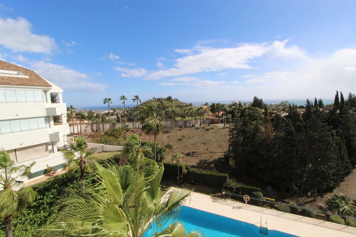 Ático de 2 habitaciones en Benalmádena en venta - 375.000 € (Ref: 9576561)