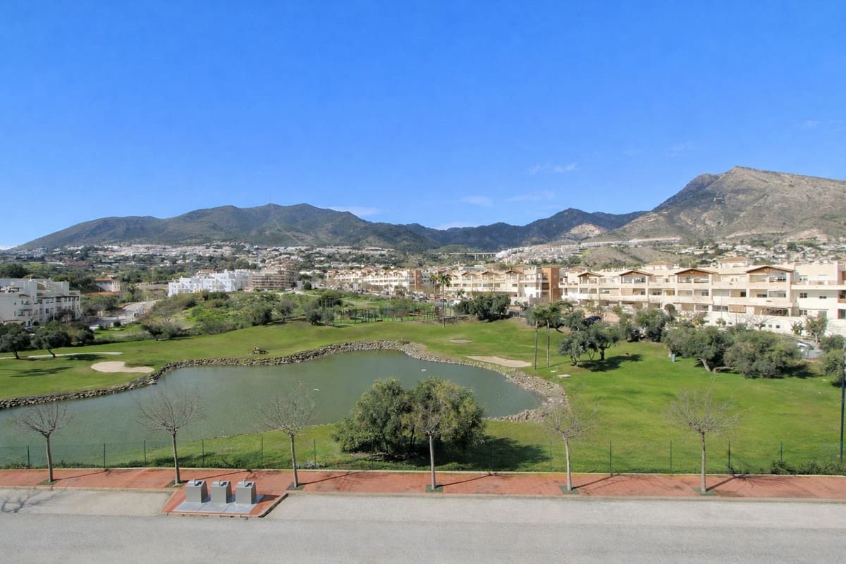 Ático de 2 habitaciones en Benalmádena en venta - 375.000 € (Ref: 9576561)