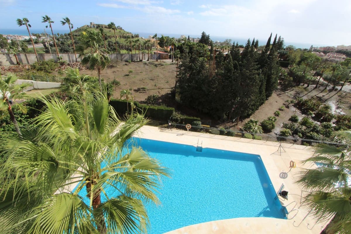 Ático de 2 habitaciones en Benalmádena en venta - 375.000 € (Ref: 9576561)