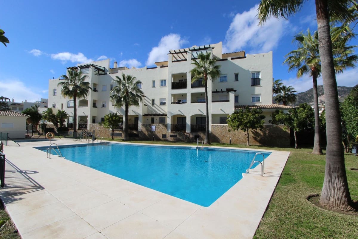 Ático de 2 habitaciones en Benalmádena en venta - 375.000 € (Ref: 9576561)