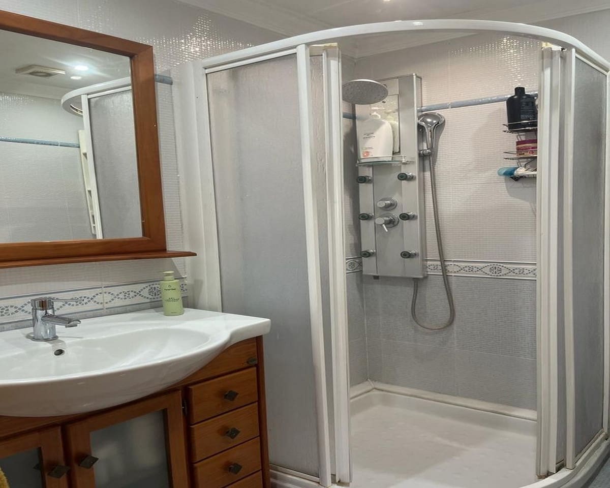 2 bedroom Apartment for sale in Calahonda with pool garage - € 285,000 (Ref: 9585072)