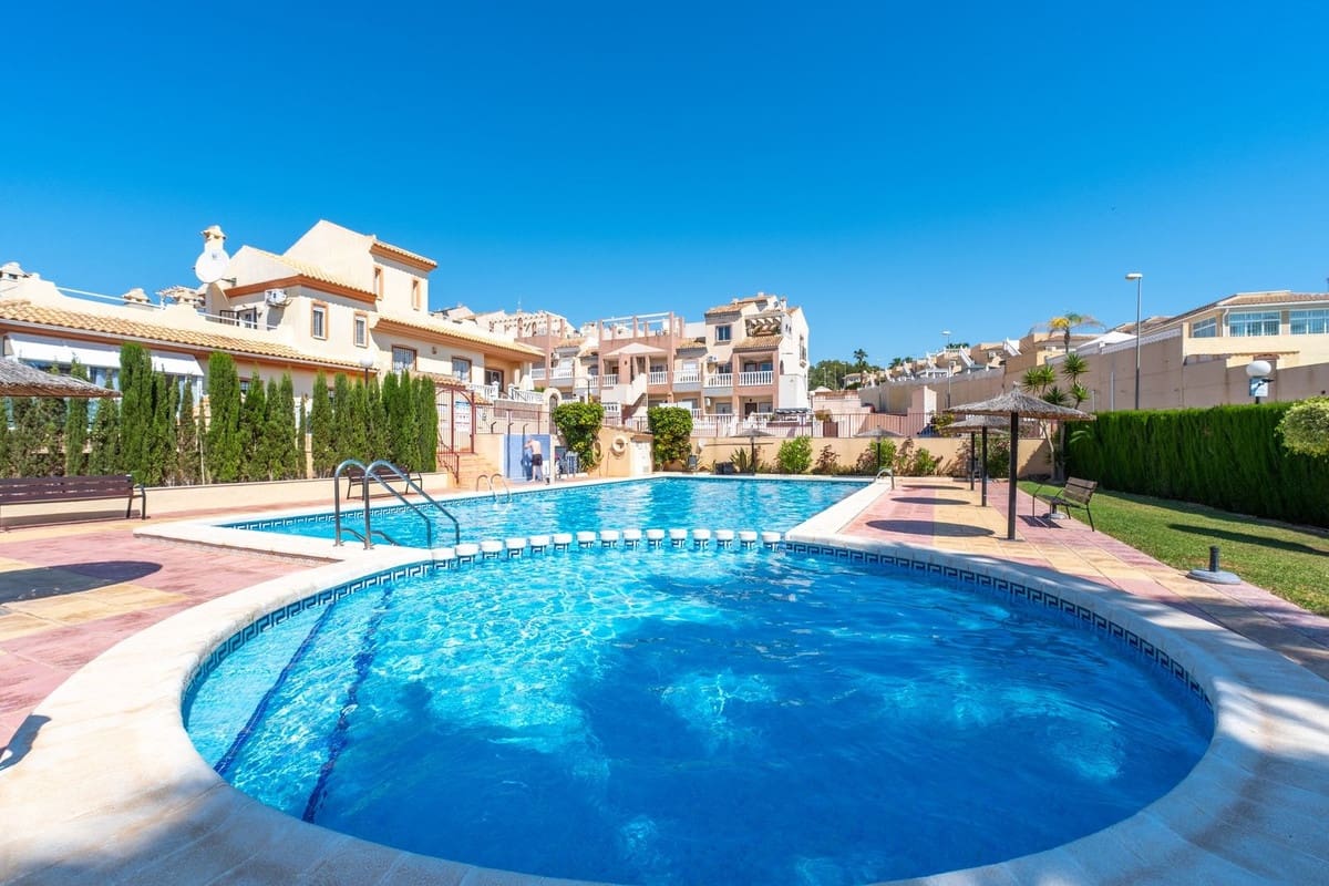 2 soveværelse Byhus til salg i Villamartin med swimmingpool - € 179.000 (Ref: 9585087)