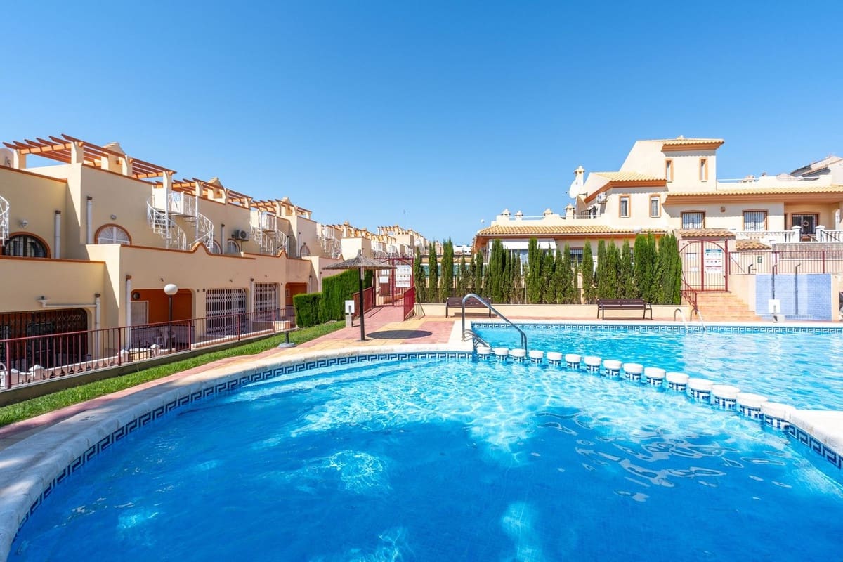 2 soveværelse Byhus til salg i Villamartin med swimmingpool - € 179.000 (Ref: 9585087)