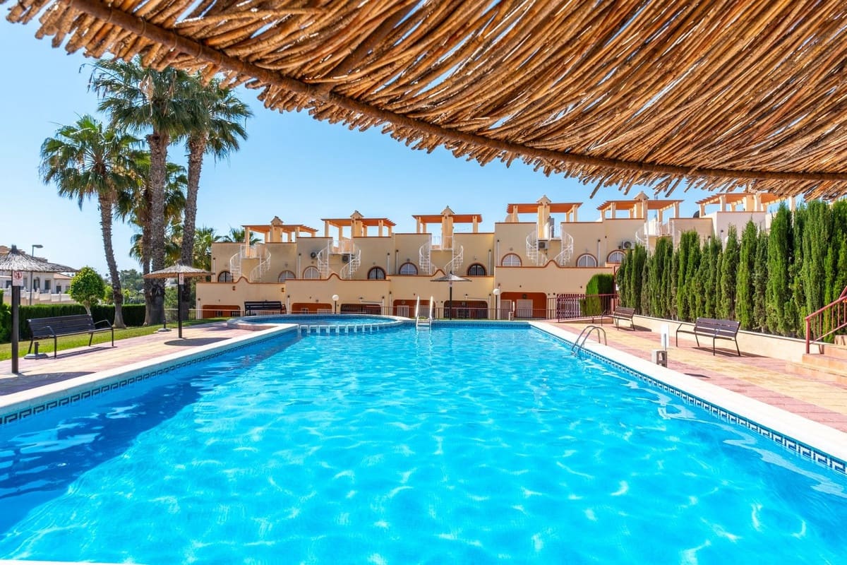 2 soveværelse Byhus til salg i Villamartin med swimmingpool - € 179.000 (Ref: 9585087)