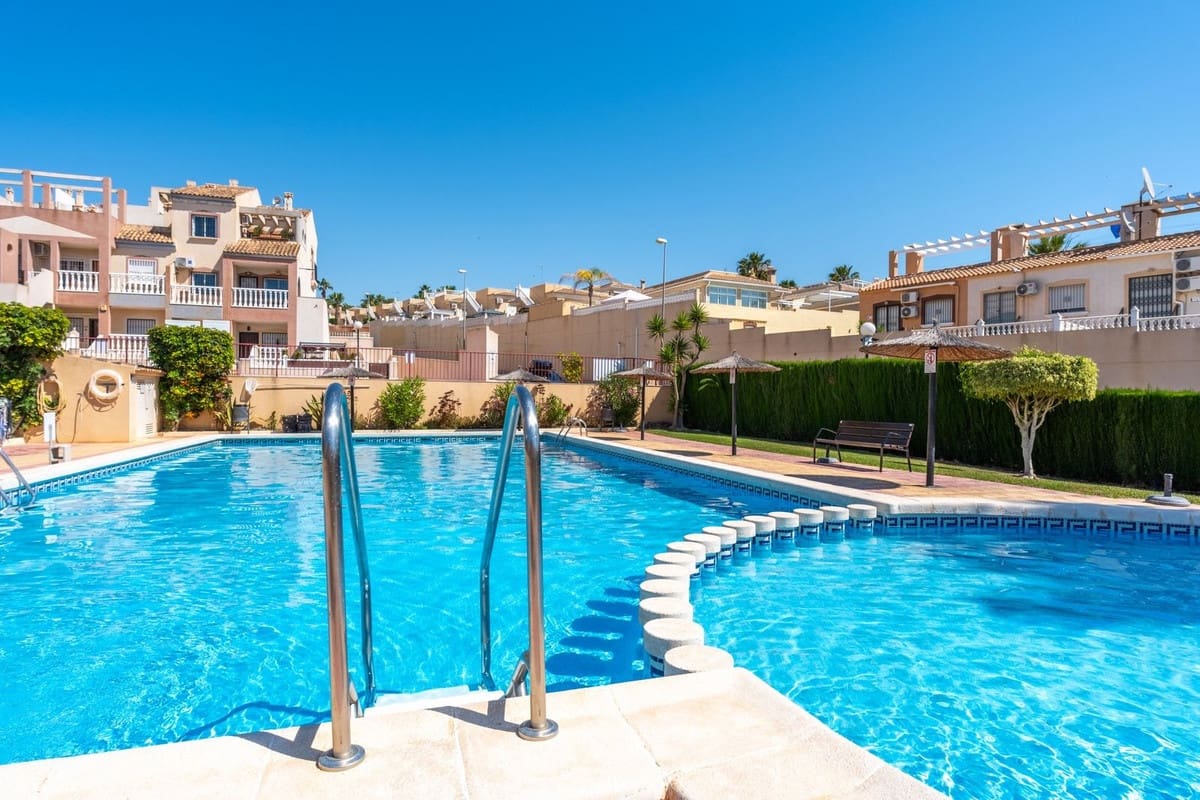 2 soveværelse Byhus til salg i Villamartin med swimmingpool - € 179.000 (Ref: 9585087)