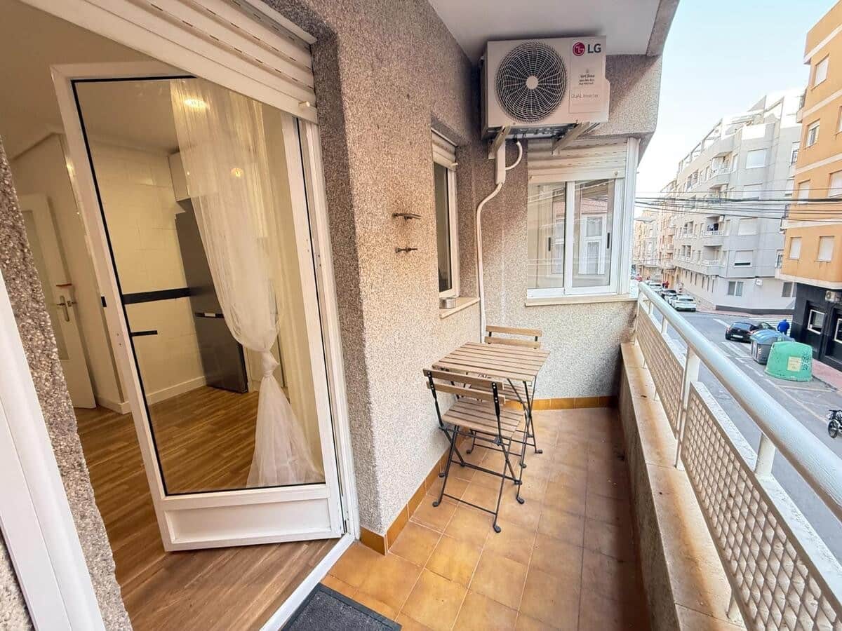 4 chambre Appartement à vendre à Torrevieja - 175 000 € (Ref: 9586203)