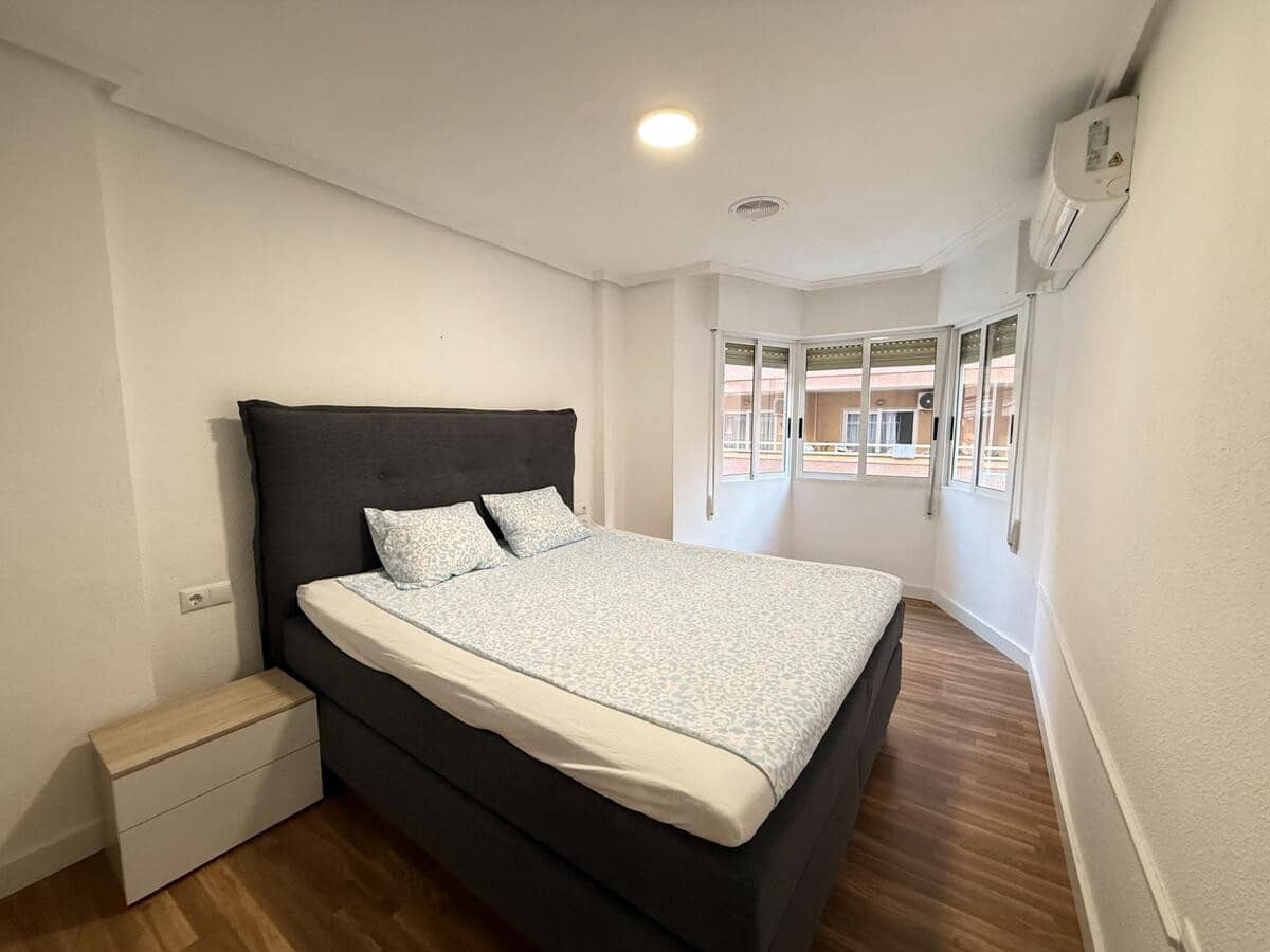 4 chambre Appartement à vendre à Torrevieja - 175 000 € (Ref: 9586203)