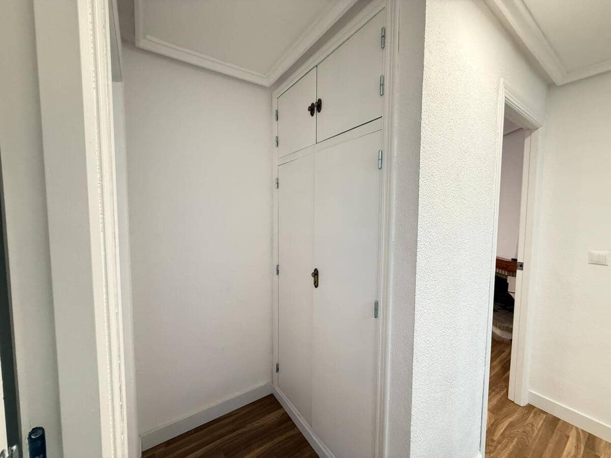 4 chambre Appartement à vendre à Torrevieja - 175 000 € (Ref: 9586203)