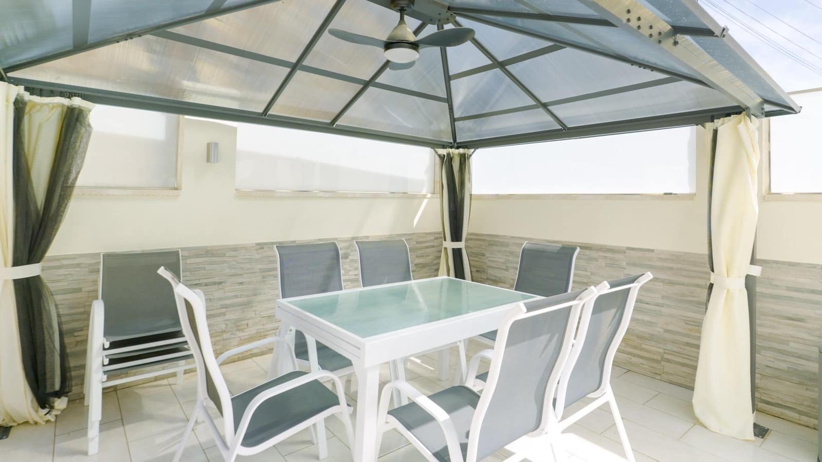 4 chambre Maison de Ville à vendre à Torrevieja avec piscine - 529 000 € (Ref: 9591116)