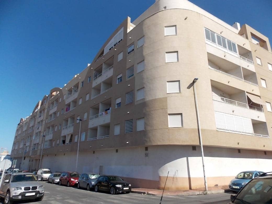 2 slaapkamer Penthouse te koop in Torrevieja met zwembad - € 160.000 (Ref: 9594915)