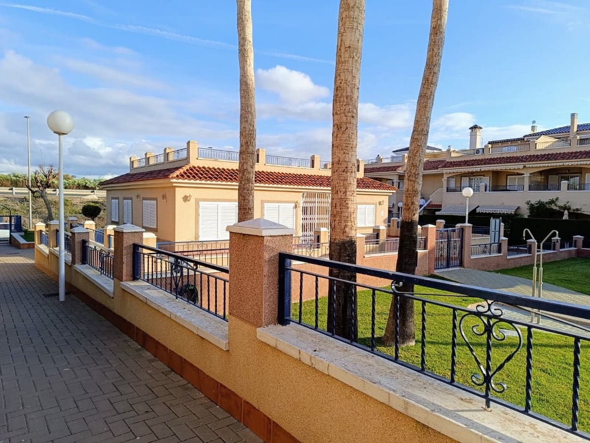 2 bedroom Apartment for sale in Pilar de la Horadada with pool garage - € 192,000 (Ref: 9599391)