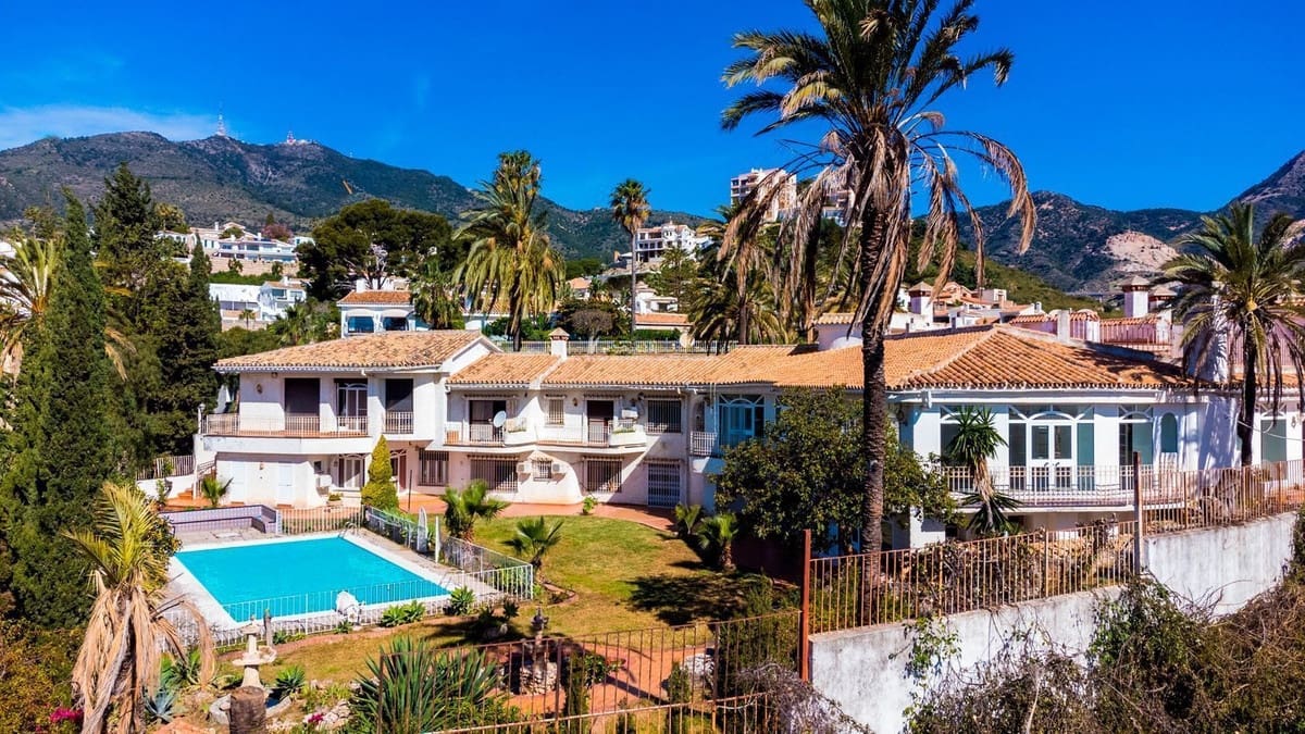 9 bedroom Villa for sale in Torremuelle with pool garage - € 2,999,000 (Ref: 9599401)