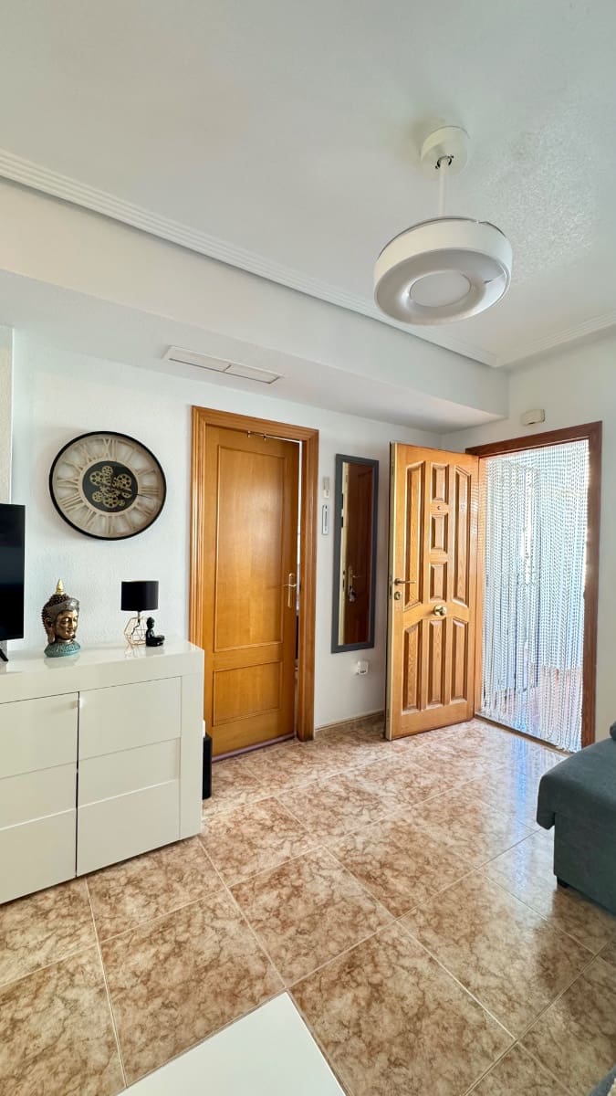 2 makuuhuone Huoneisto myytävänä paikassa Orihuela Costa - 174 900 € (Ref: 9604861)