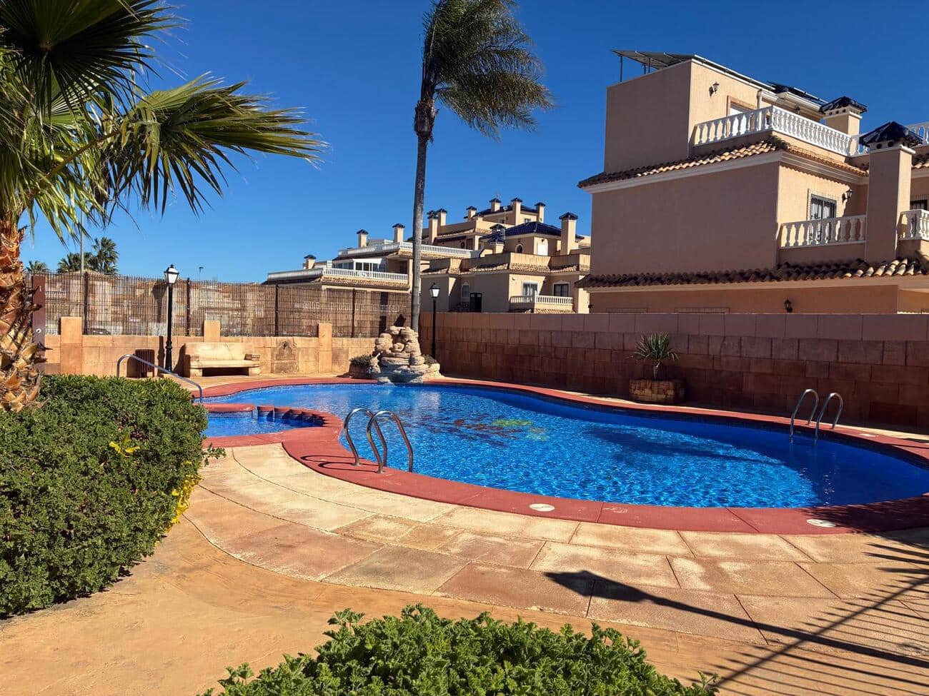 2 soveværelse Lejlighed til salg i Orihuela Costa med swimmingpool garage - € 339.000 (Ref: 9607953)