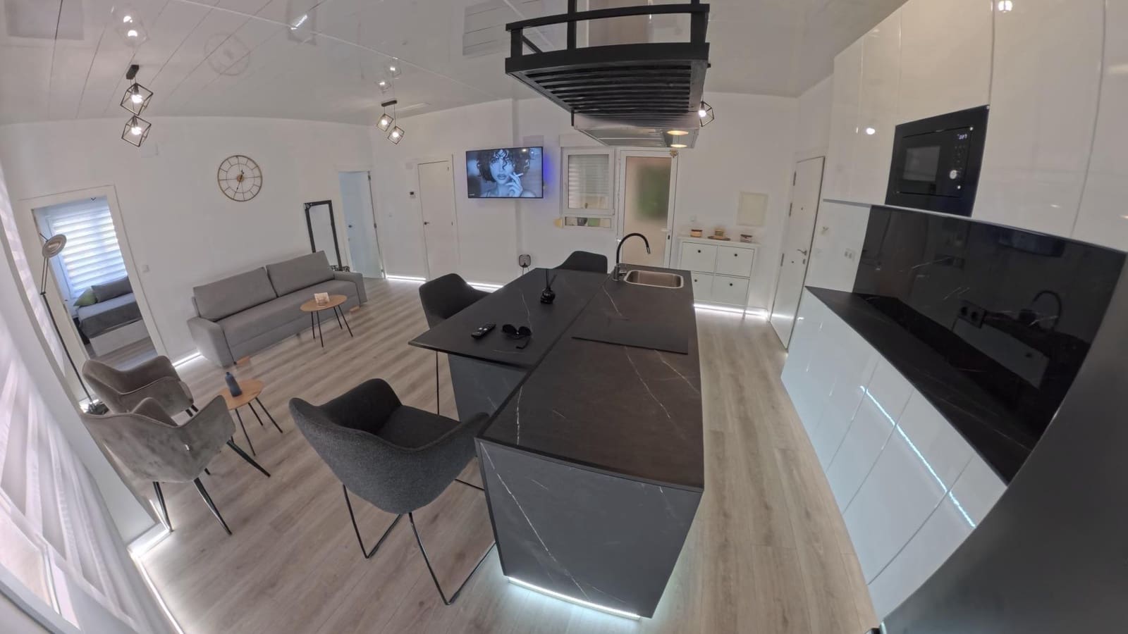 2 bedroom Apartment for sale in Torrevieja - € 179,950 (Ref: 9607958)