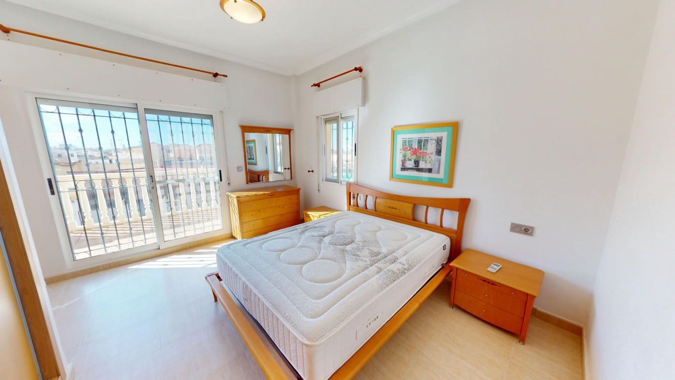 4 slaapkamer Halfvrijstaande villa te koop in Los Alcazares met zwembad garage - € 350.000 (Ref: 9607970)