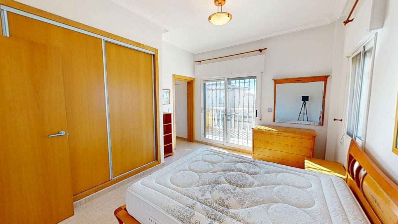 4 slaapkamer Halfvrijstaande villa te koop in Los Alcazares met zwembad garage - € 350.000 (Ref: 9607970)