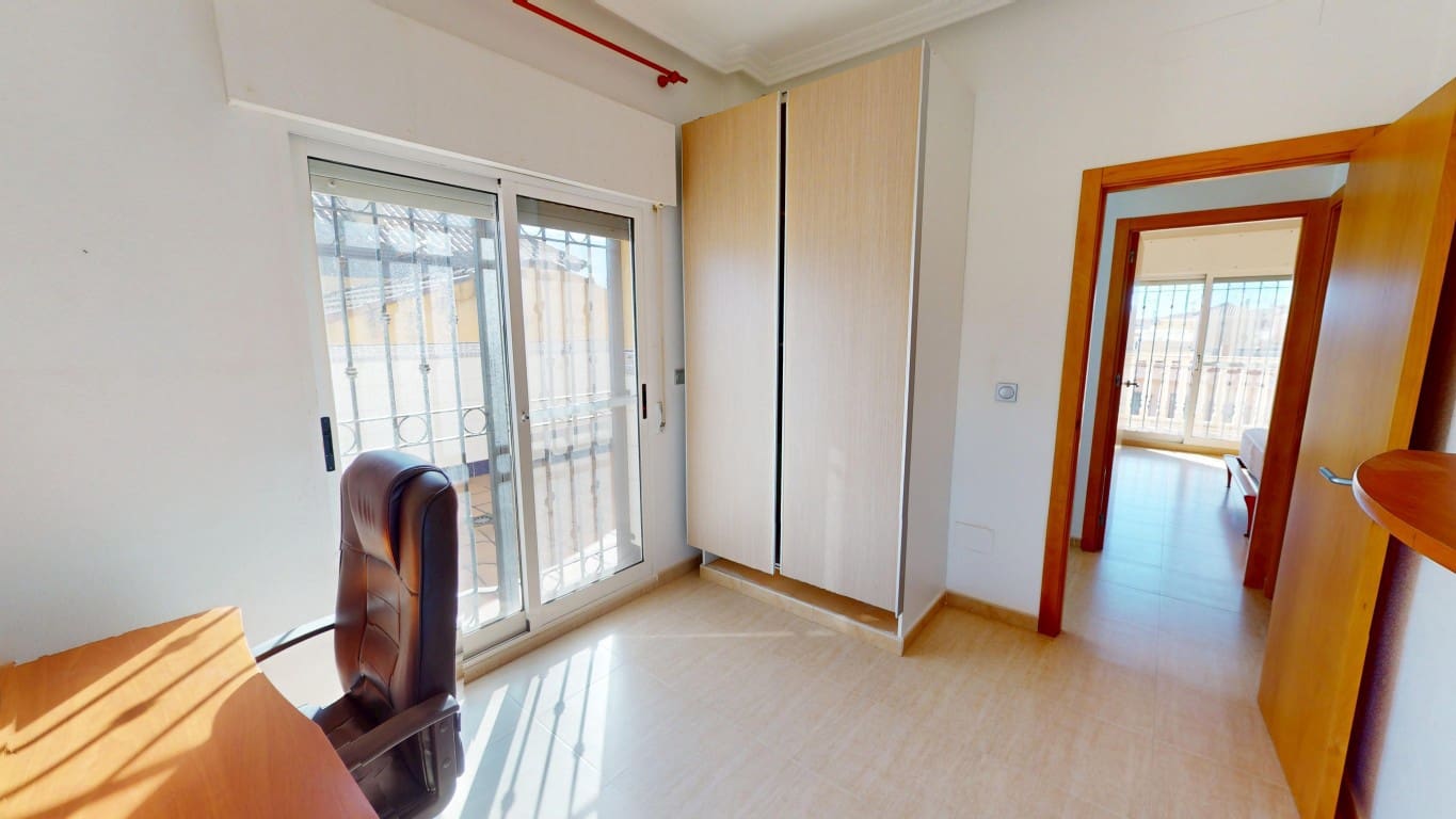 4 slaapkamer Halfvrijstaande villa te koop in Los Alcazares met zwembad garage - € 350.000 (Ref: 9607970)