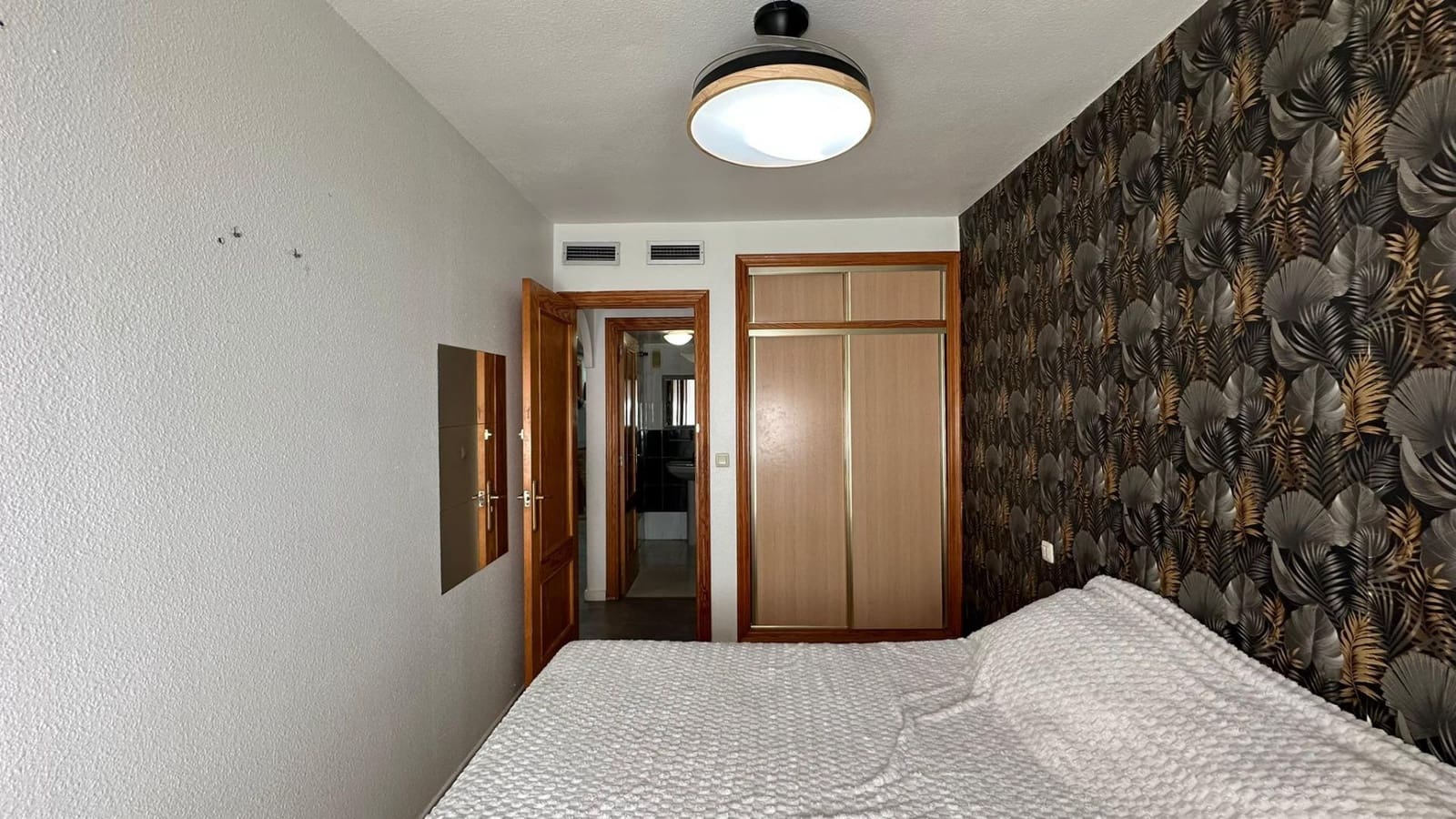 Apartamento de 3 habitaciones en Torrevieja en venta con piscina - 169.900 € (Ref: 9611331)