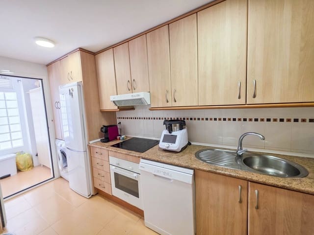 Apartamento de 2 habitaciones en San Luis de Sabinillas, Manilva en venta con piscina garaje - 199.900 € (Ref: 9611335)