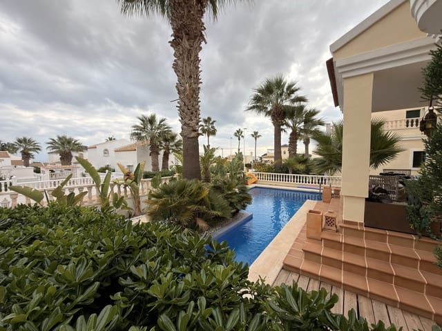 3 makuuhuone Huvila myytävänä paikassa Lomas de Cabo Roig - Los Dolses, Orihuela mukana uima-altaan 
autotalli - 400 000 € (Ref: 9615480)