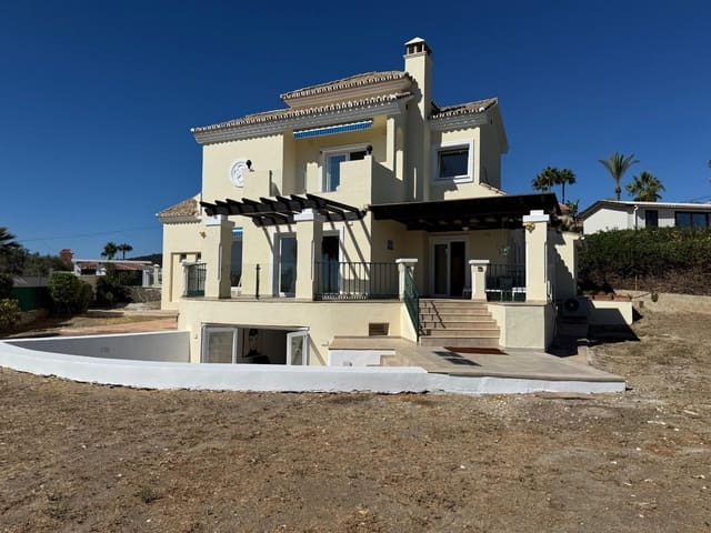 5 slaapkamer Villa te koop in Centro, Estepona - € 1.395.000 (Ref: 9615486)