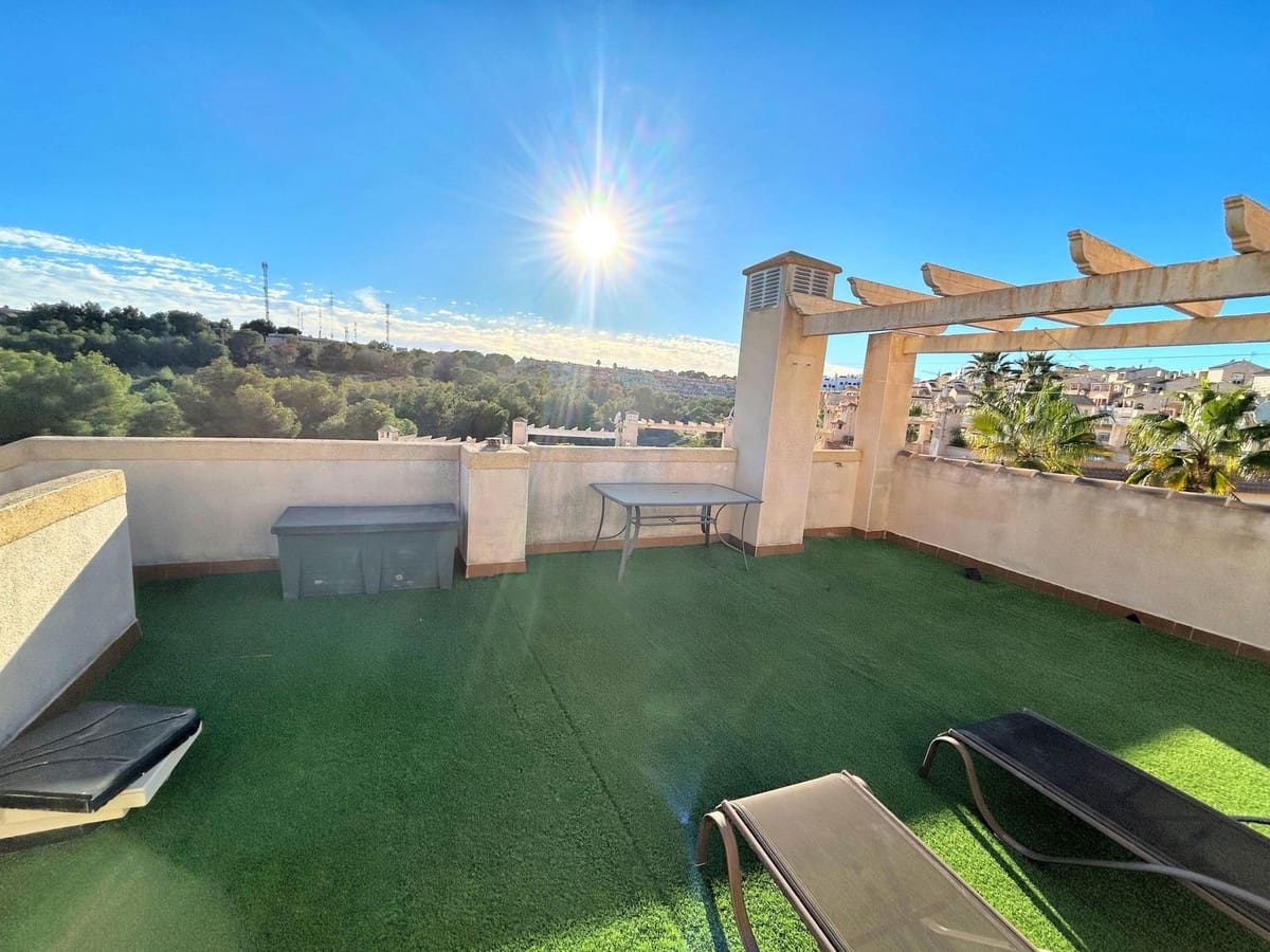 4 makuuhuone Paritalo myytävänä paikassa Villamartin mukana uima-altaan 
autotalli - 249 900 € (Ref: 9615487)