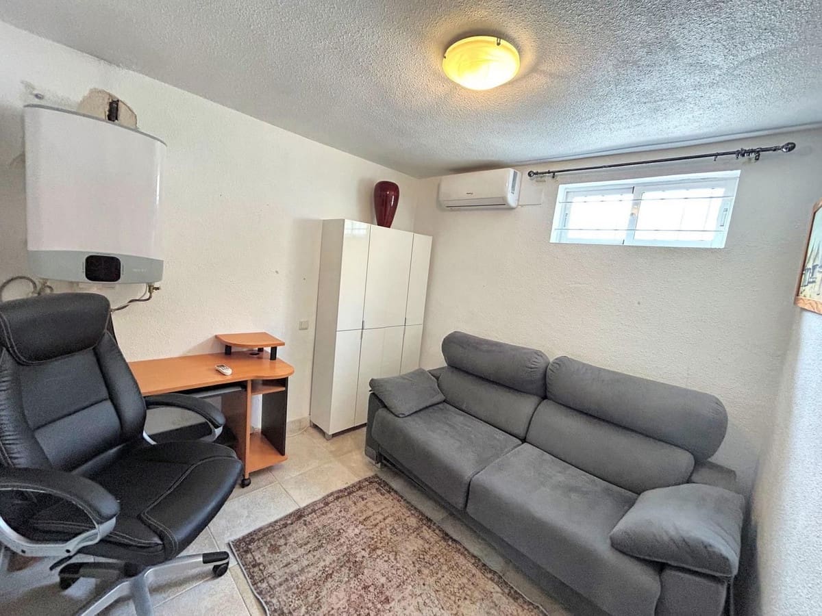 Pareado de 4 habitaciones en Villamartin en venta con piscina garaje - 249.900 € (Ref: 9615487)