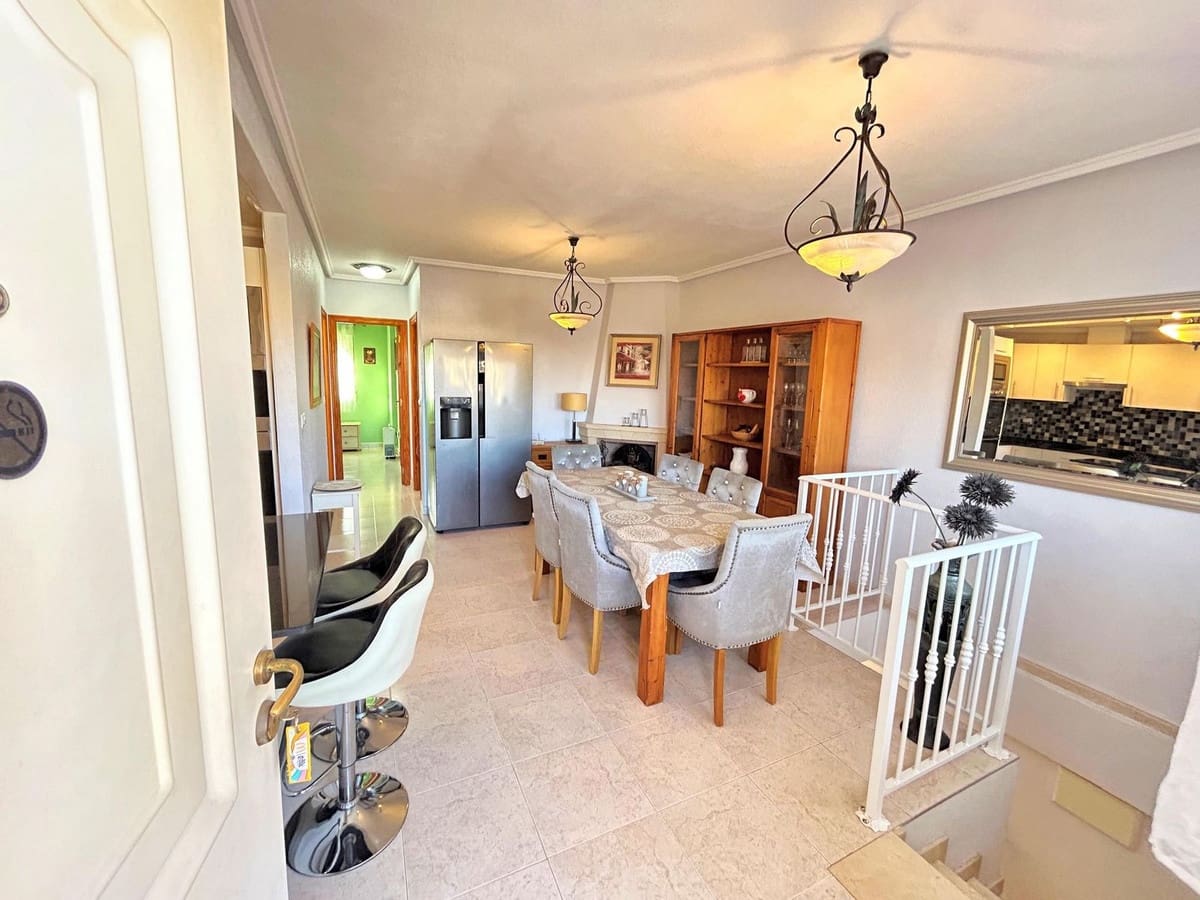 4 bedroom Semi-detached Villa for sale in Villamartin with pool garage - € 249,900 (Ref: 9615487)