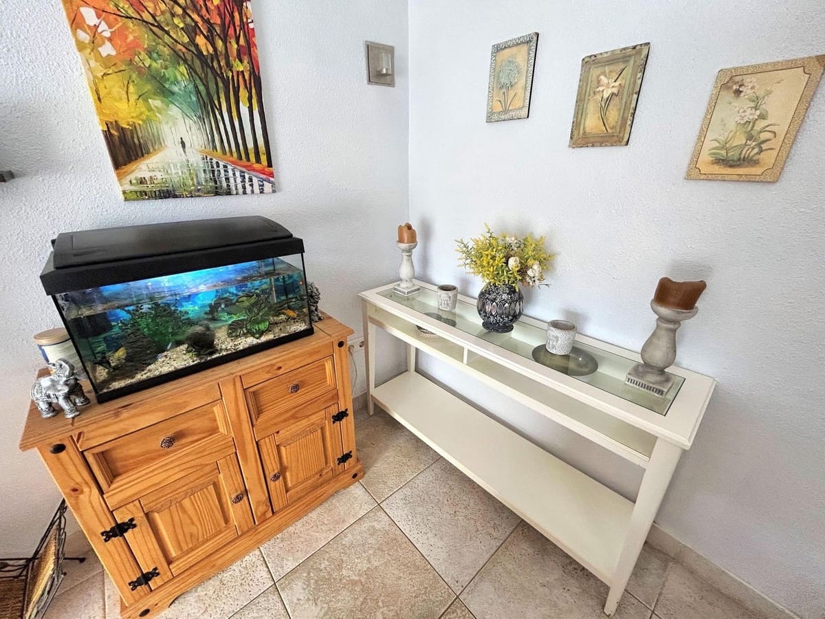 4 bedroom Semi-detached Villa for sale in Villamartin with pool garage - € 249,900 (Ref: 9615487)