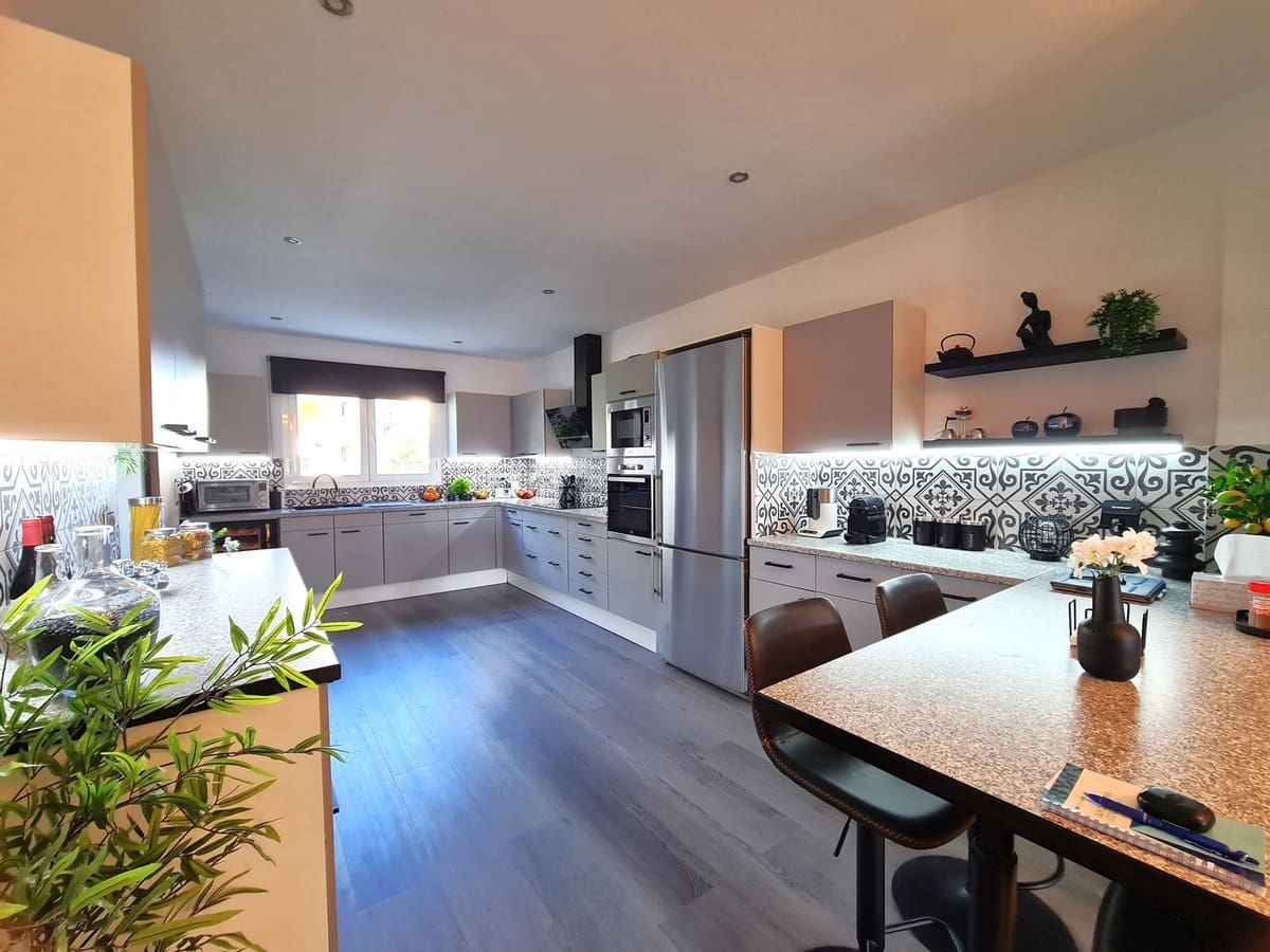 3 bedroom Apartment for sale in Sotogrande - € 579,000 (Ref: 9621771)