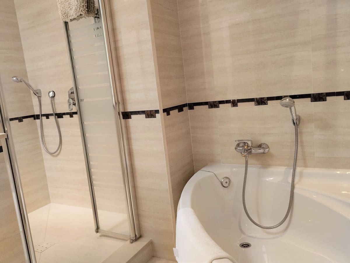 2 bedroom Penthouse for sale in Fuengirola with pool - € 1,200,000 (Ref: 9621789)