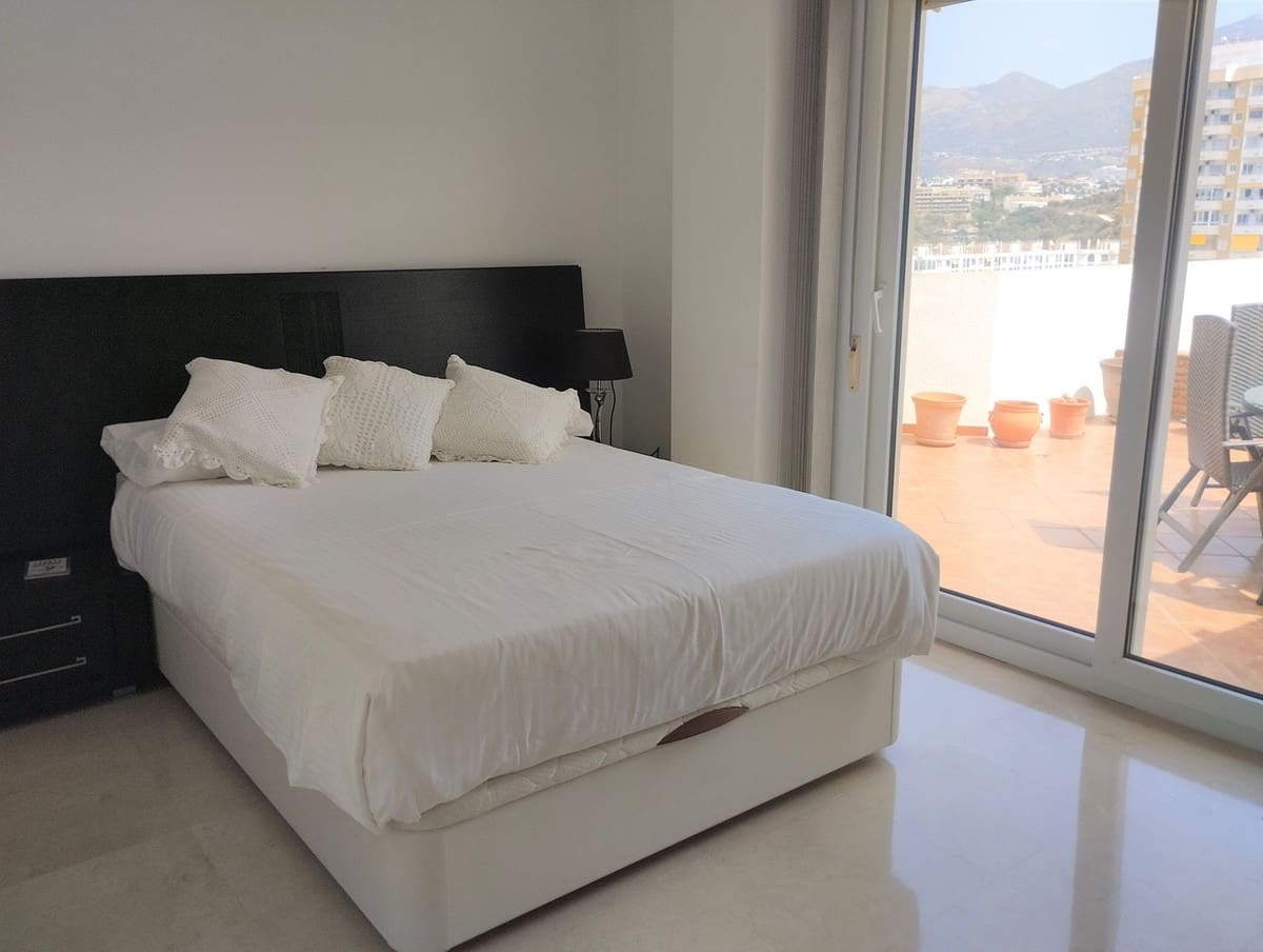 2 bedroom Penthouse for sale in Fuengirola with pool - € 1,200,000 (Ref: 9621789)