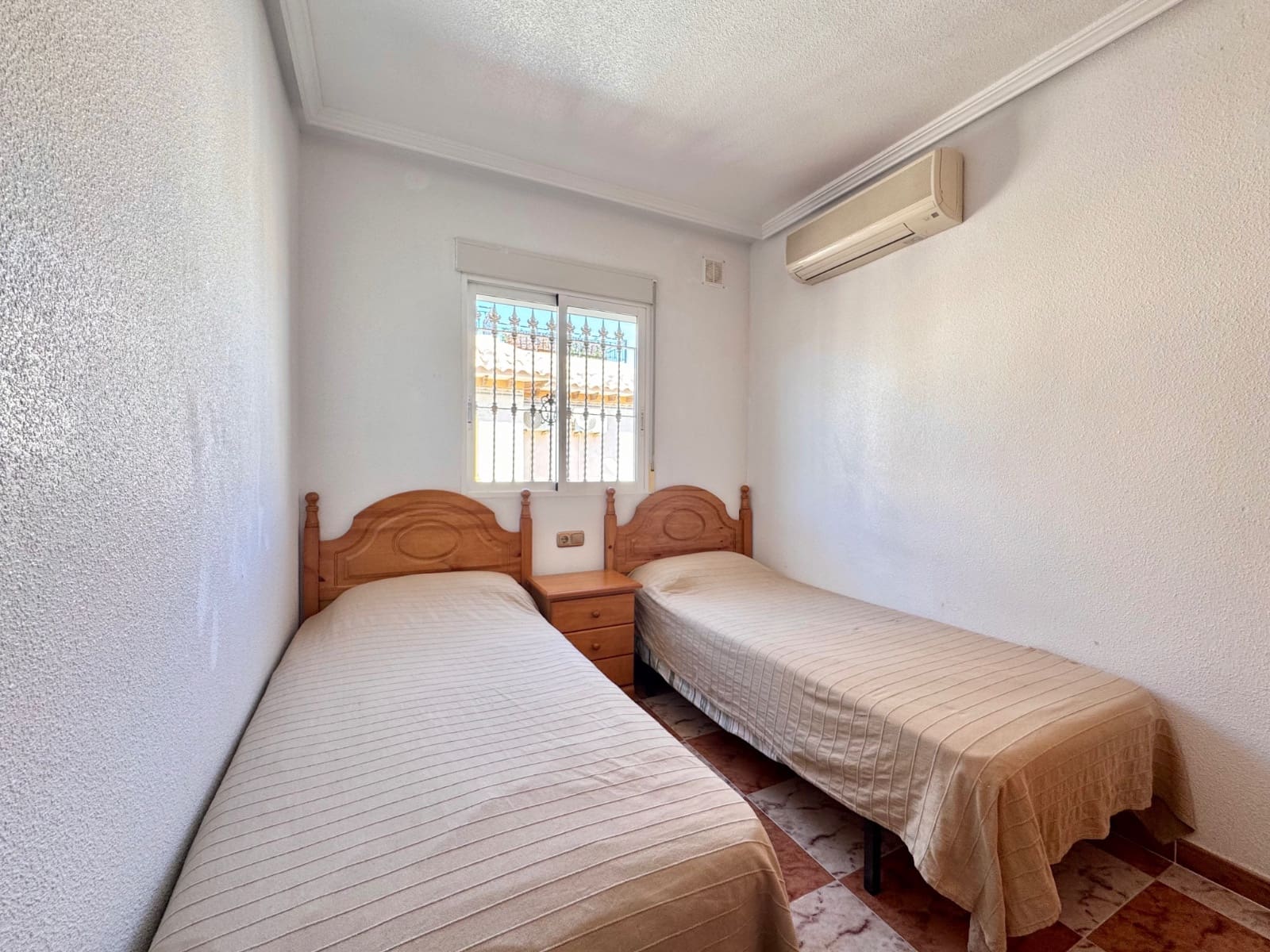 2 bedroom Townhouse for sale in Villamartin - € 185,000 (Ref: 9625675)