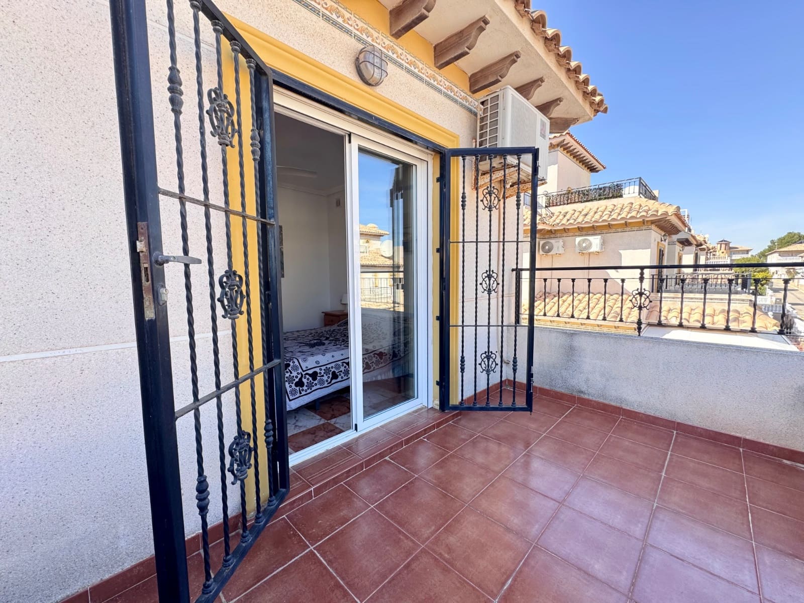2 bedroom Townhouse for sale in Villamartin - € 185,000 (Ref: 9625675)