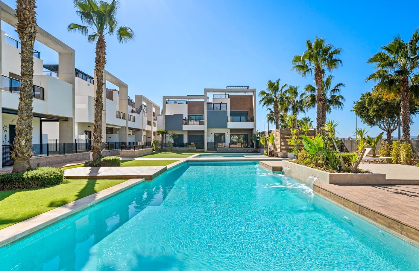 2 bedroom Apartment for sale in Guardamar del Segura with pool garage - € 265,000 (Ref: 9625677)