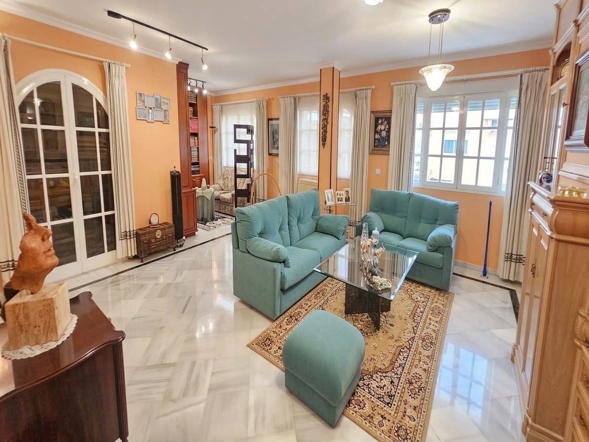 5 bedroom Apartment for sale in Fuengirola with garage - € 742,000 (Ref: 9630088)