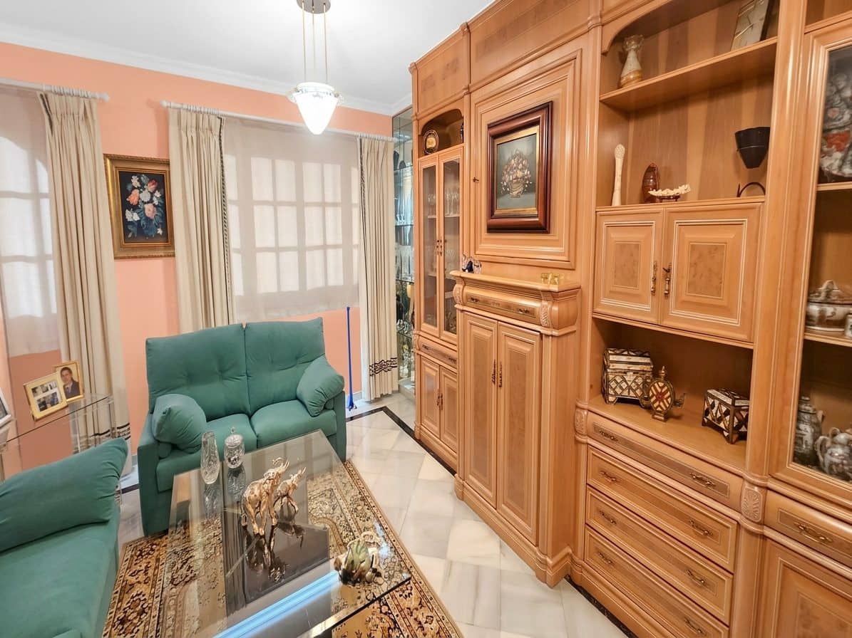 5 bedroom Apartment for sale in Fuengirola with garage - € 742,000 (Ref: 9630088)