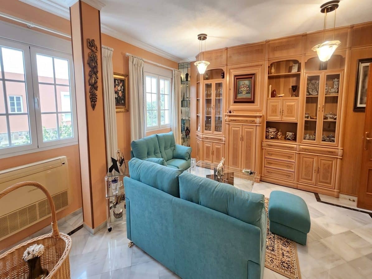 5 bedroom Apartment for sale in Fuengirola with garage - € 742,000 (Ref: 9630088)