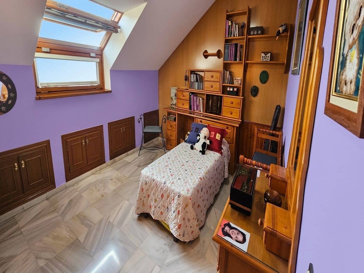 5 bedroom Apartment for sale in Fuengirola with garage - € 742,000 (Ref: 9630088)